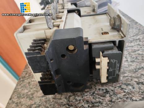 Controlador tripolar para acionar motores trifsicos Telemecanique LC1F265 e LC1F225